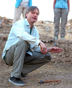 Kent Bramlett demonstrating excavation technique